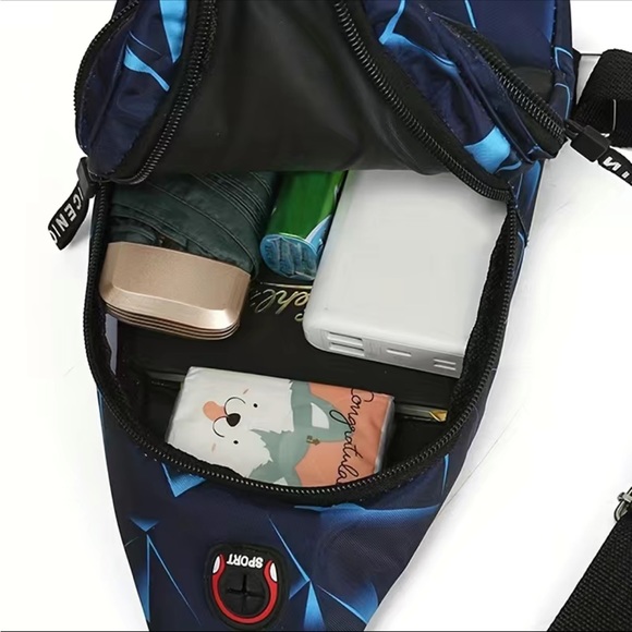 New Crossbody chest bag - Picture 3 of 3